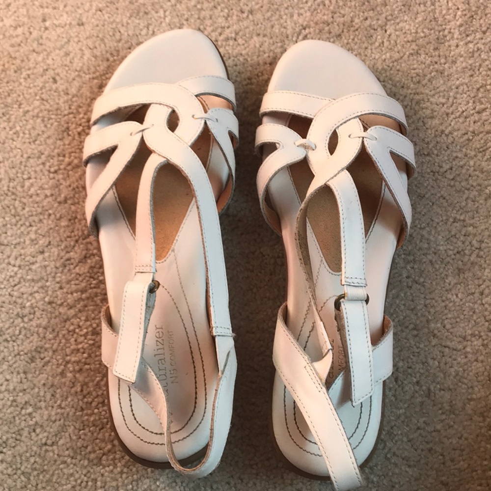 Comfy White Naturalizer Sandals!